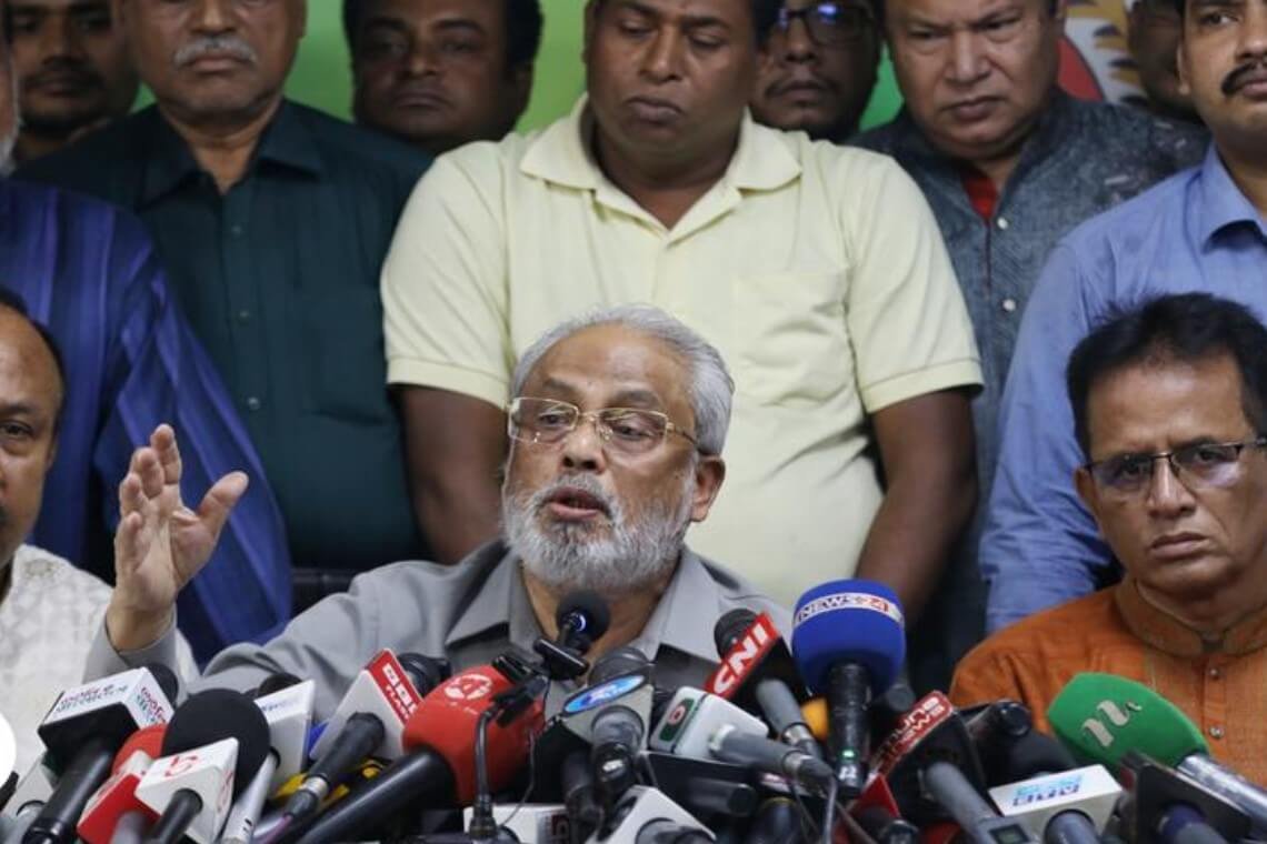 ঢাকায় জাতীয় পার্টির সমাবেশ ঘিরে সংঘর্ষ ও নিষেধাজ্ঞা: উত্তেজনায় ঢাকা